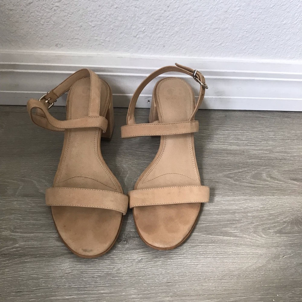 Gianni Bini 7.5 Tan Kitten Heel Sandal Cute Casual